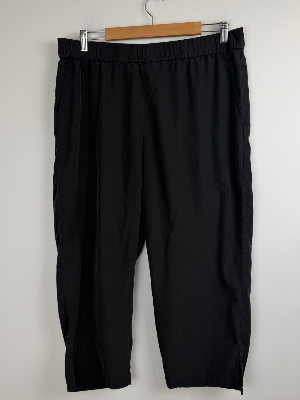 Eileen Fisher Capri Pants Women's Black Elastic Waist Pull On Side Vents Size XL